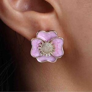 Pink flower stud earrings A825